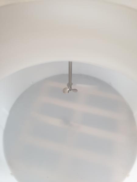 800 Liter PE Dosierbehälter Kunststoffbehälter mit Propellerrührwerk Schnellmischer Rührwerk